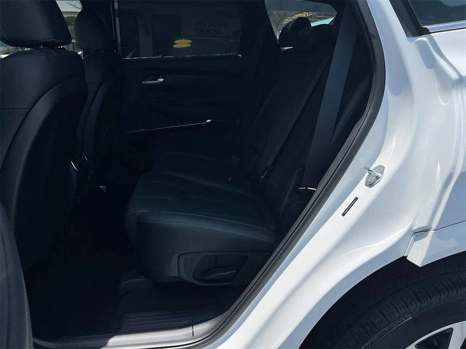 2023 Hyundai Santa Fe - Image 26 of 31