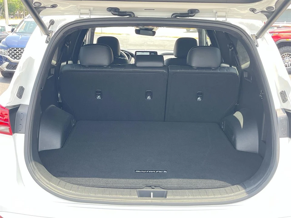 2023 Hyundai Santa Fe - Image 28 of 31