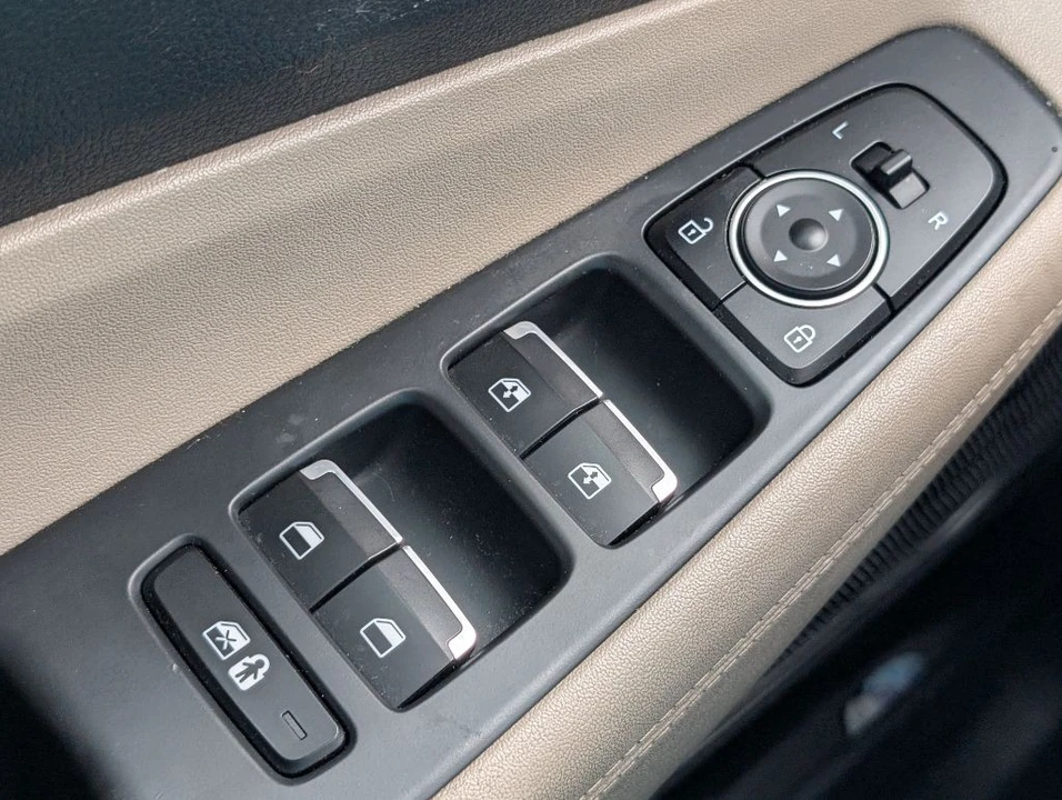 2023 Hyundai Santa Fe - Image 12 of 19