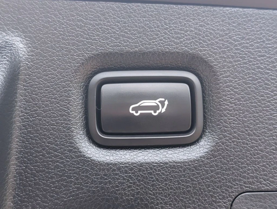 2023 Hyundai Santa Fe - Image 18 of 19