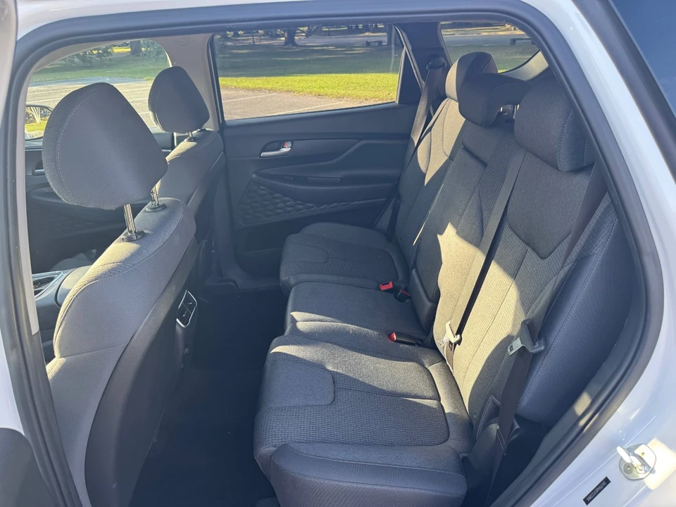 2023 Hyundai Santa Fe - Image 10 of 18