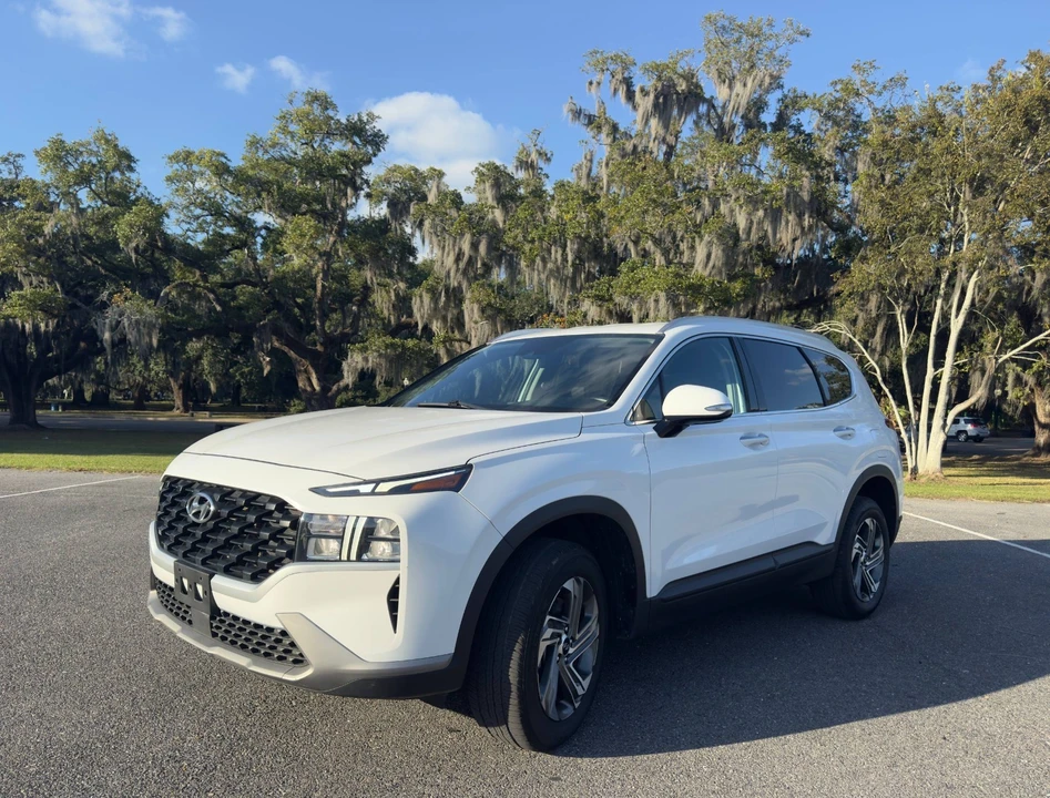 2023 Hyundai Santa Fe - Image 2 of 18