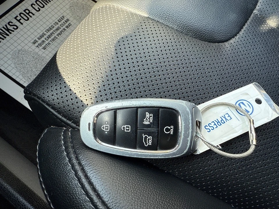 2023 Hyundai Santa Fe - Image 16 of 17