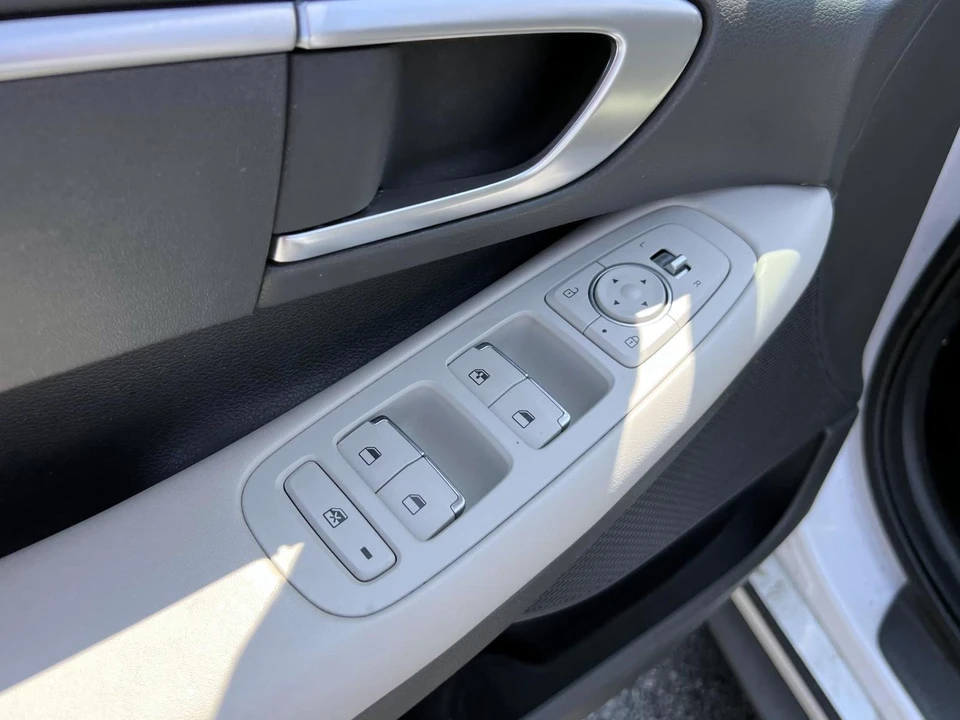 2023 Hyundai Sonata - Image 13 of 21