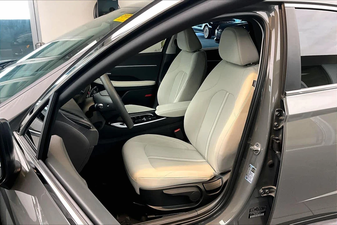 2023 Hyundai Sonata - Image 8 of 12