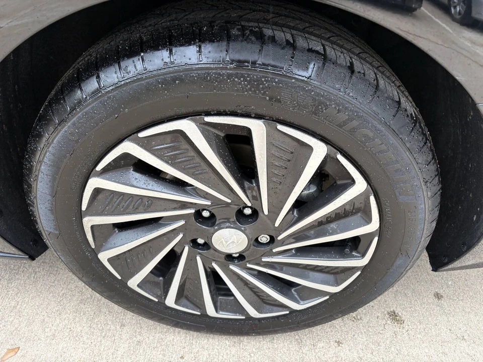 2023 Hyundai Sonata - Image 12 of 21
