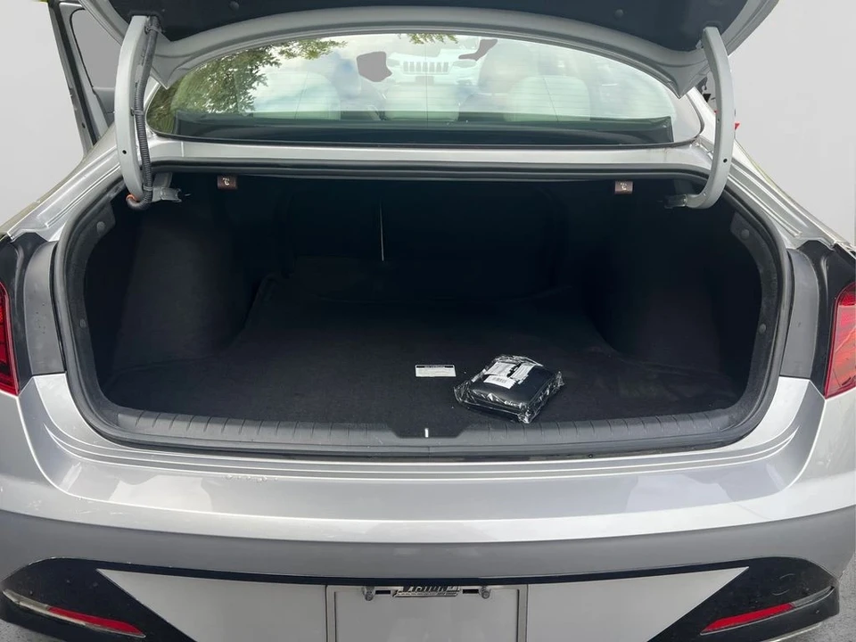 2023 Hyundai Sonata - Image 11 of 12