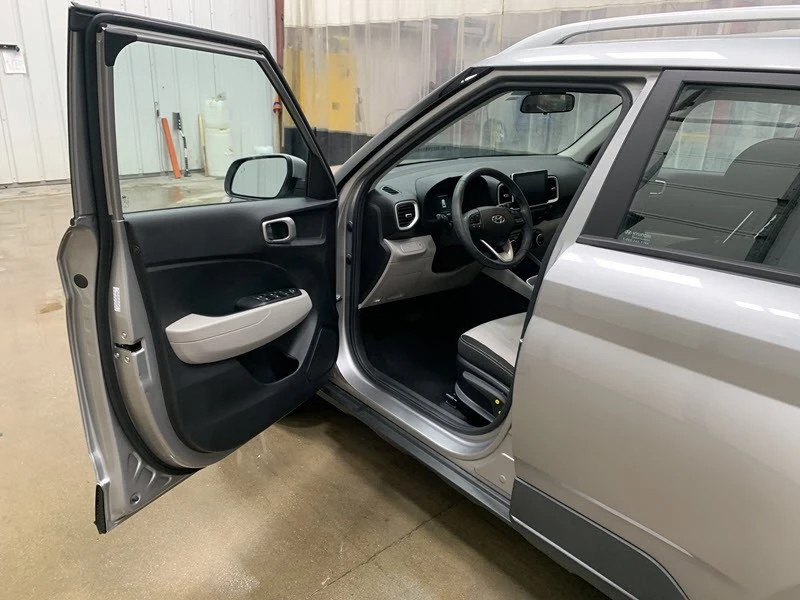 2023 Hyundai Venue - Image 7 of 21