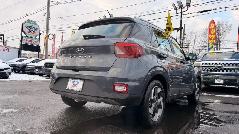 2023 Hyundai Venue - Image 9 of 12