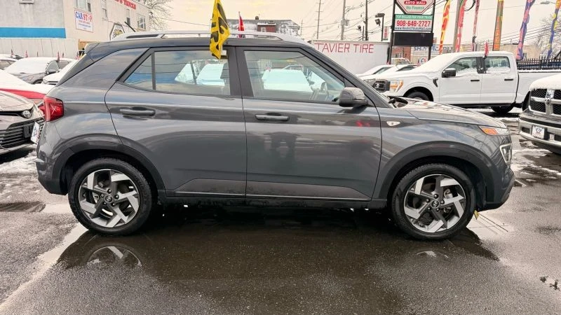 2023 Hyundai Venue - Image 11 of 12
