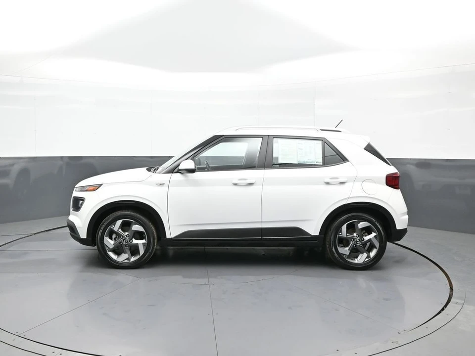2023 Hyundai Venue - Image 9 of 21