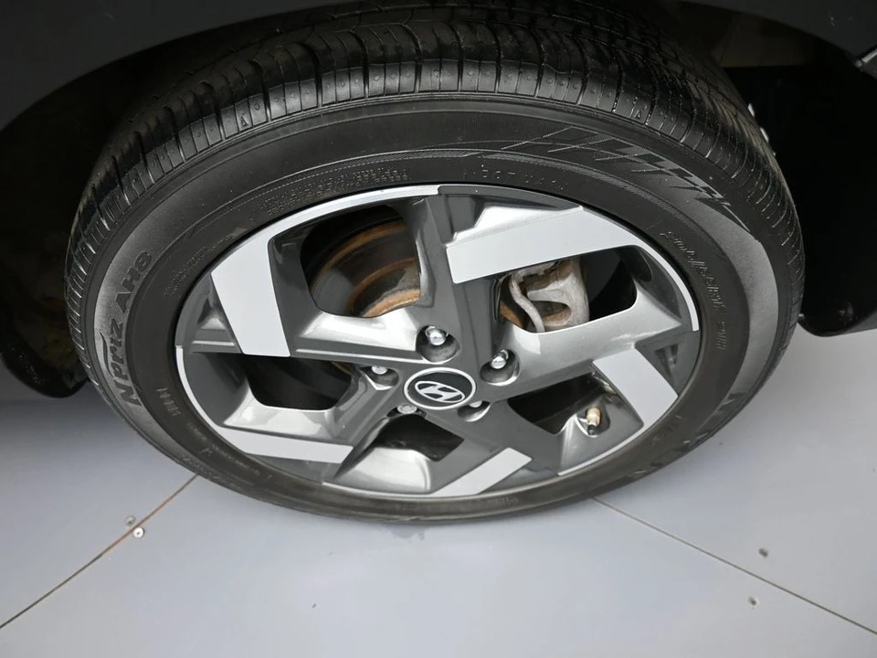 2023 Hyundai Venue - Image 15 of 21