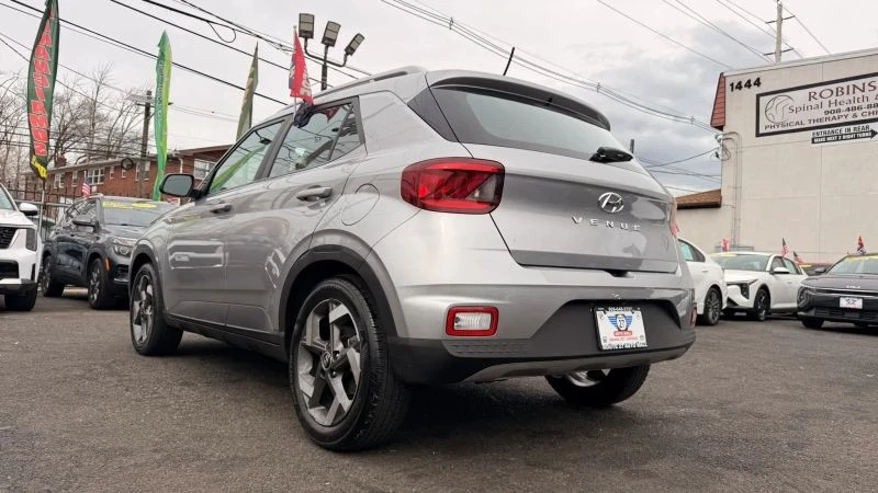 2023 Hyundai Venue - Image 8 of 12