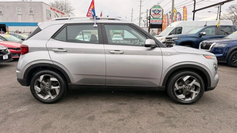 2023 Hyundai Venue - Image 11 of 12