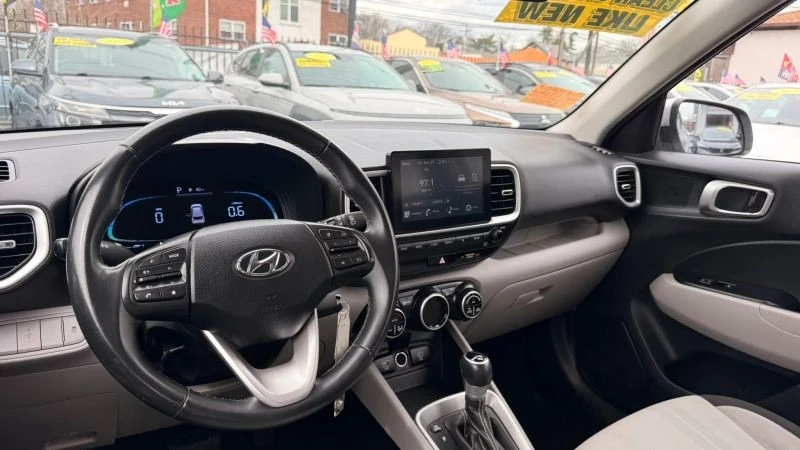 2023 Hyundai Venue - Image 7 of 12