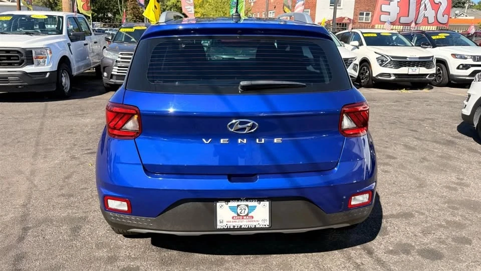 2023 Hyundai Venue - Image 8 of 10