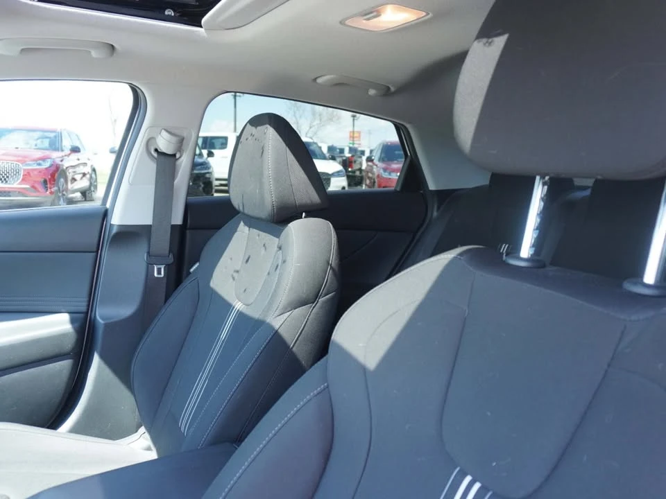 2023 Hyundai Elantra - Image 13 of 18