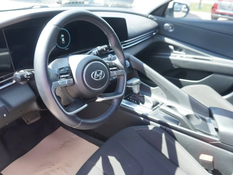 2023 Hyundai Elantra - Image 14 of 18