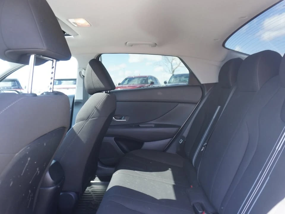 2023 Hyundai Elantra - Image 9 of 18