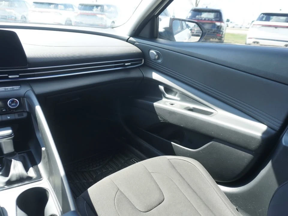 2023 Hyundai Elantra - Image 11 of 18