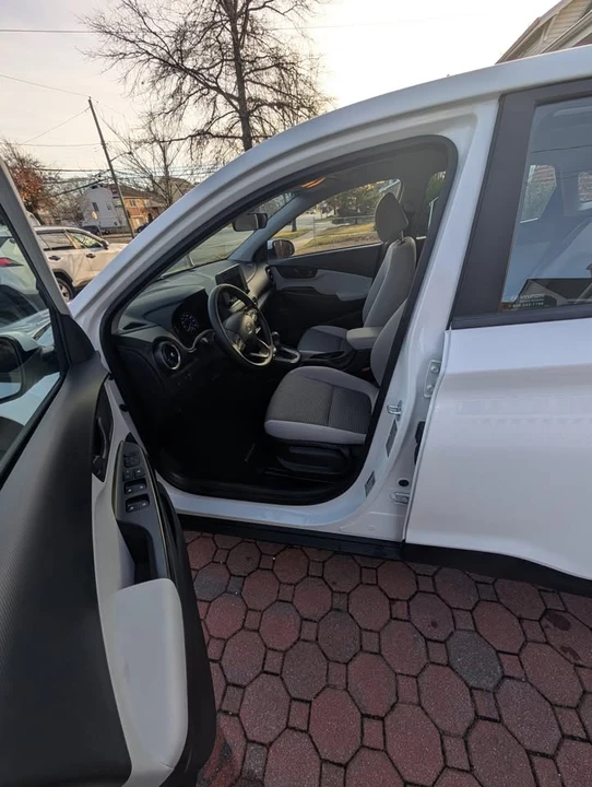 2023 Hyundai Kona - Image 2 of 18