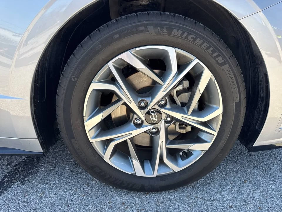 2023 Hyundai Sonata - Image 17 of 18