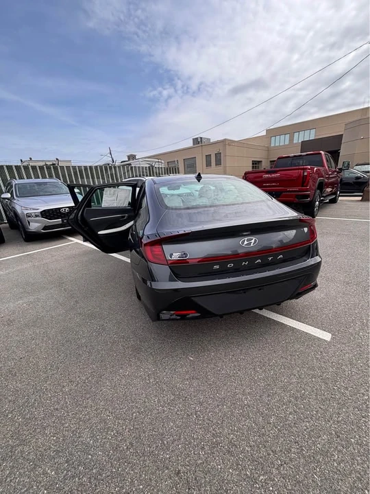 2023 Hyundai Sonata - Image 12 of 17