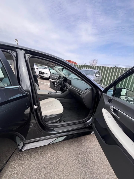 2023 Hyundai Sonata - Image 8 of 17