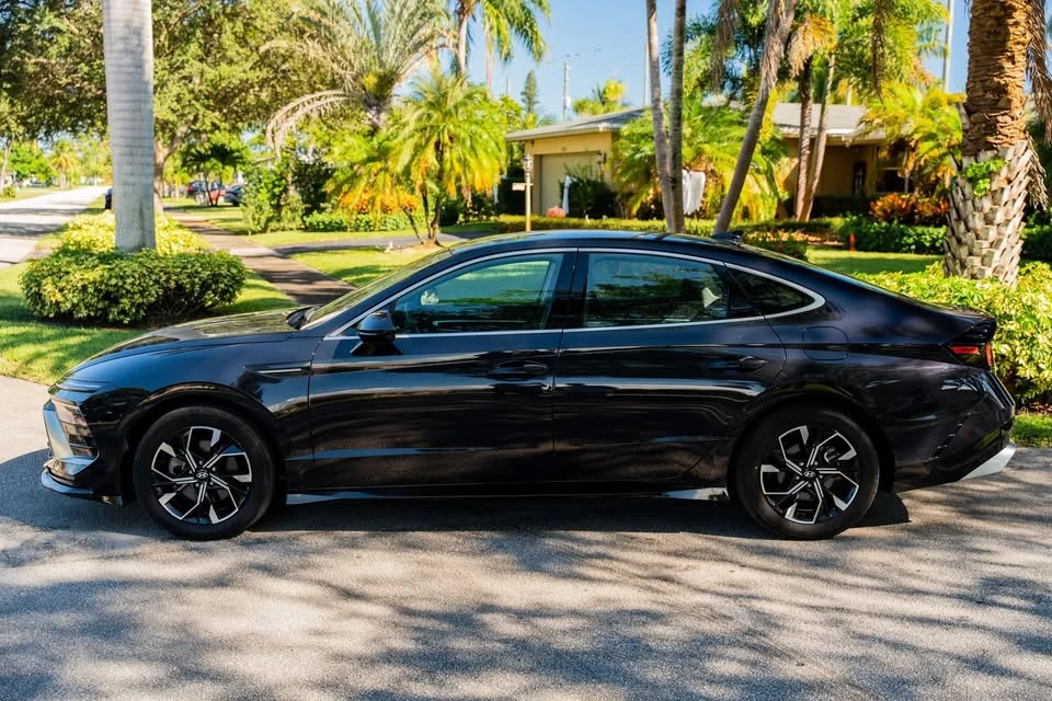 2023 Hyundai Sonata - Image 2 of 15