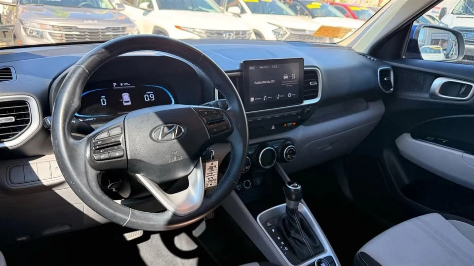2023 Hyundai Venue - Image 2 of 10