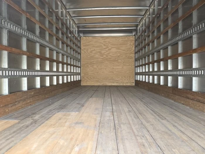 2023 Isuzu Elf - Image 8 of 19