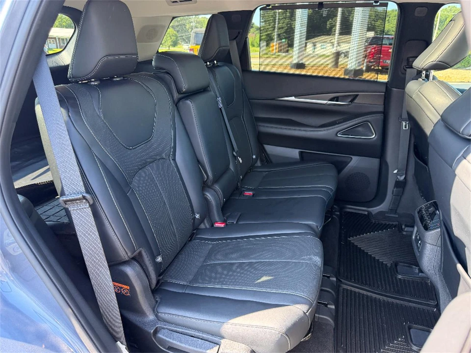 2023 Infiniti QX60 2nd Gen - Image 24 of 31