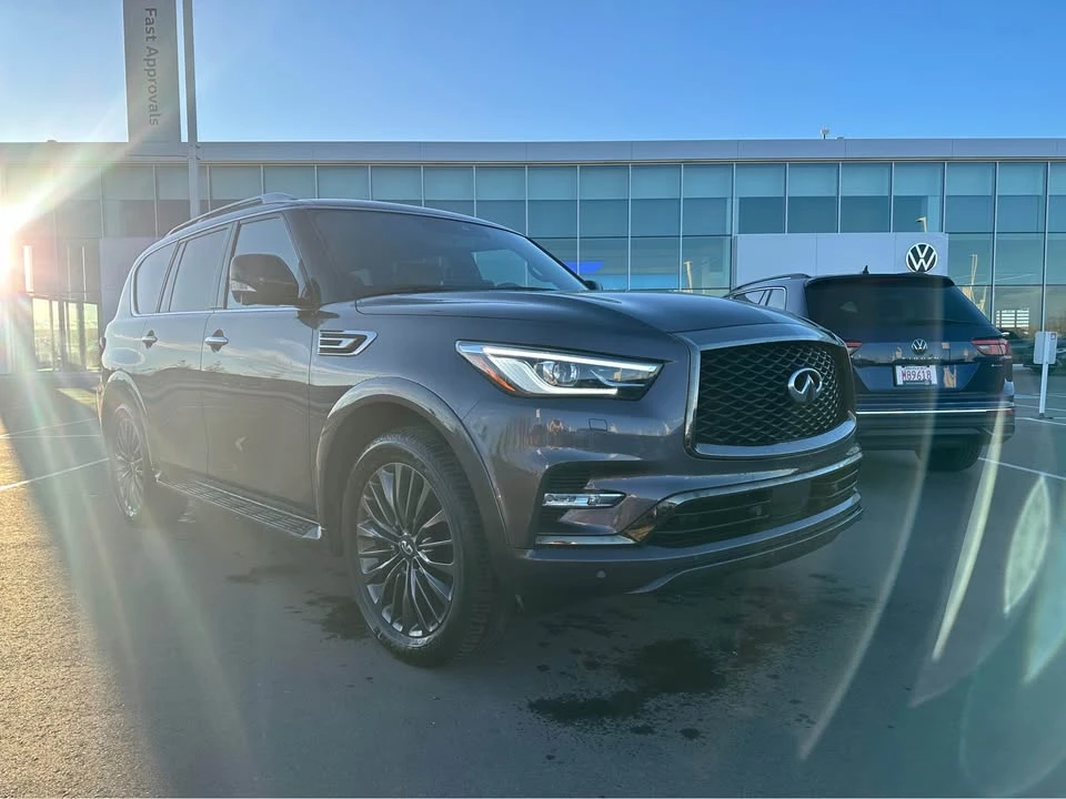 2023 Infiniti QX80 - Image 2 of 18