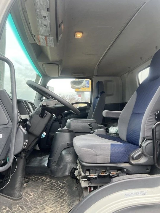2023 Isuzu - Image 12 of 21