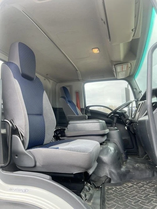 2023 Isuzu Elf - Image 27 of 31