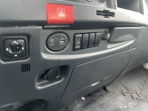 2023 Isuzu Elf - Image 23 of 31