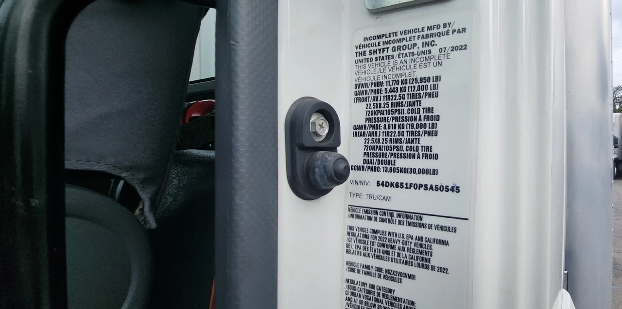 2023 Isuzu Elf - Image 25 of 31