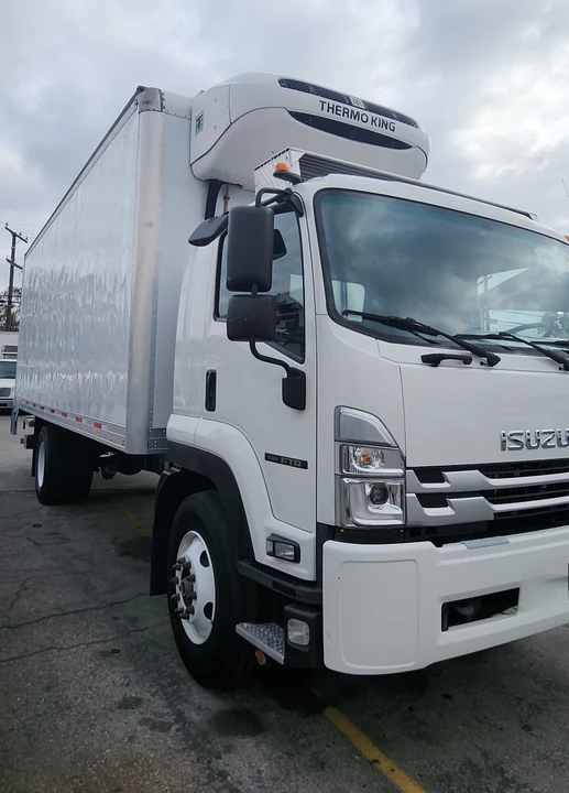 2023 Isuzu Elf - Image 21 of 31
