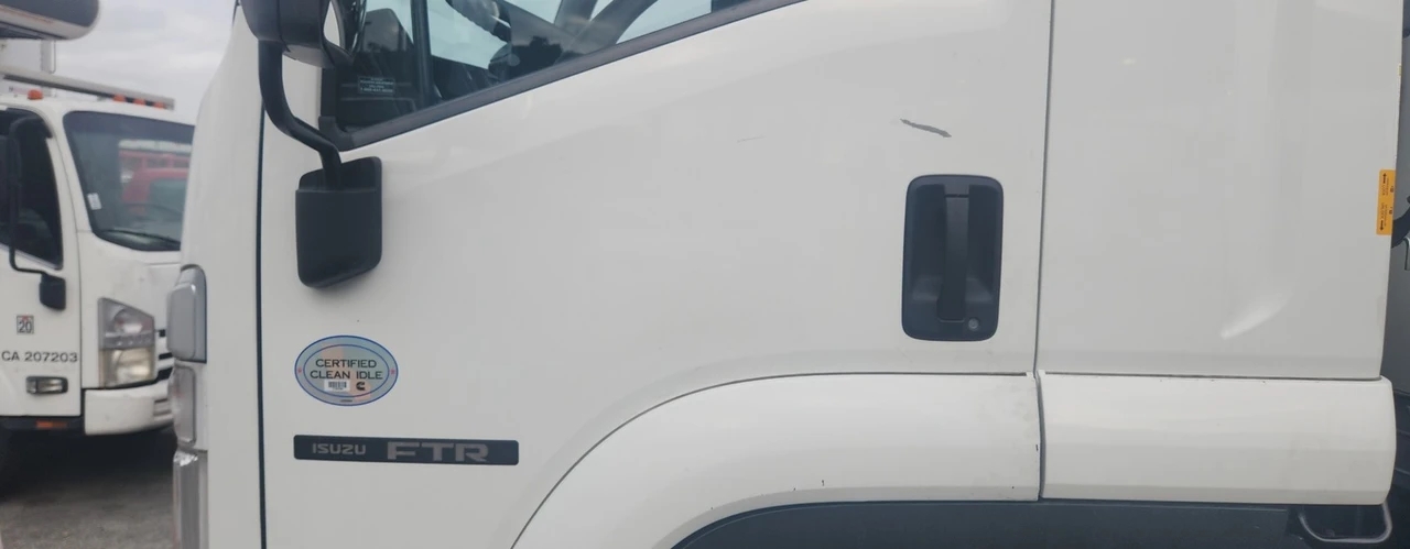 2023 Isuzu Elf - Image 8 of 31