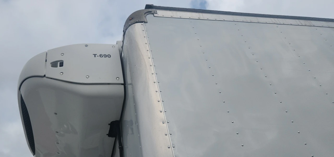 2023 Isuzu Elf - Image 9 of 31