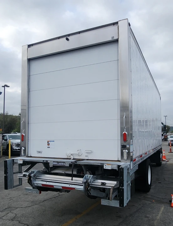 2023 Isuzu Elf - Image 17 of 31