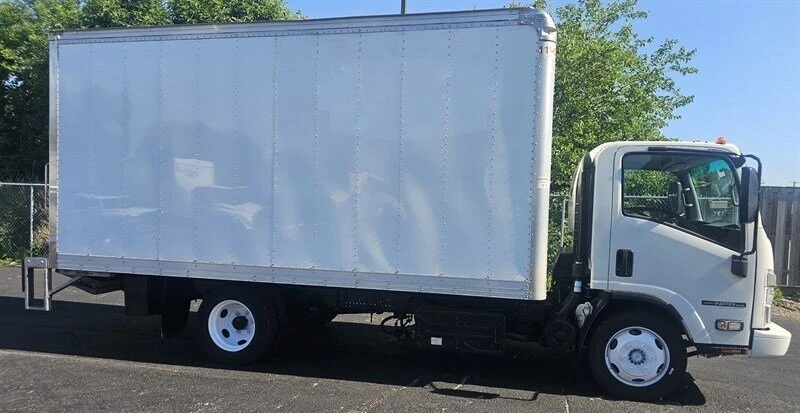 2023 Isuzu Elf - Image 2 of 15