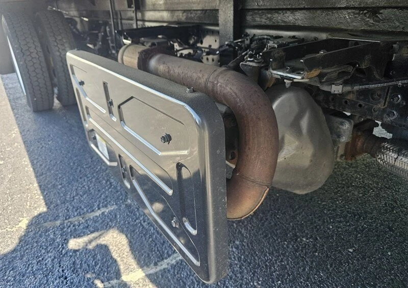 2023 Isuzu Elf - Image 12 of 15