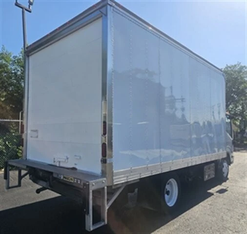 2023 Isuzu Elf - Image 3 of 15