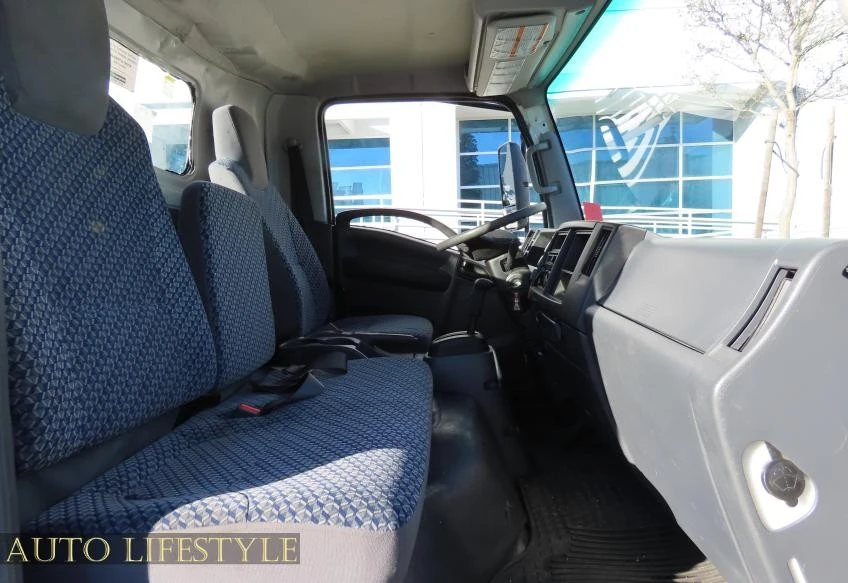 2023 Isuzu Elf - Image 17 of 21