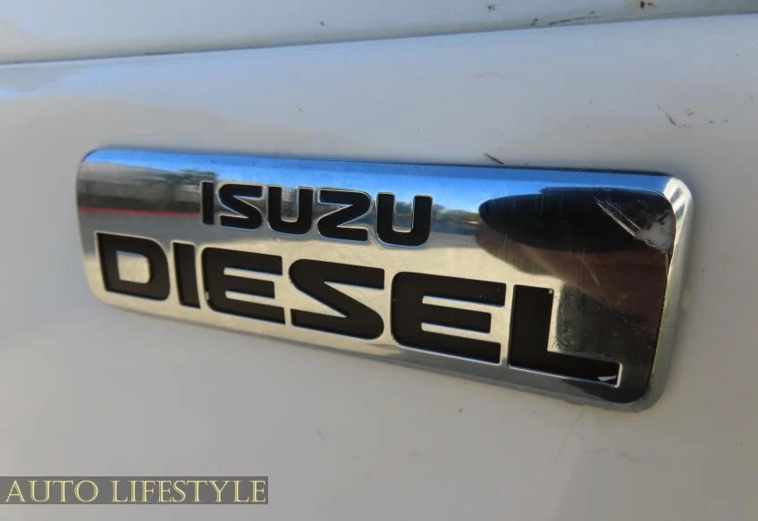 2023 Isuzu Elf - Image 18 of 21