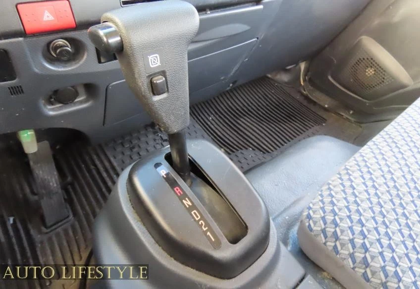 2023 Isuzu Elf - Image 6 of 21