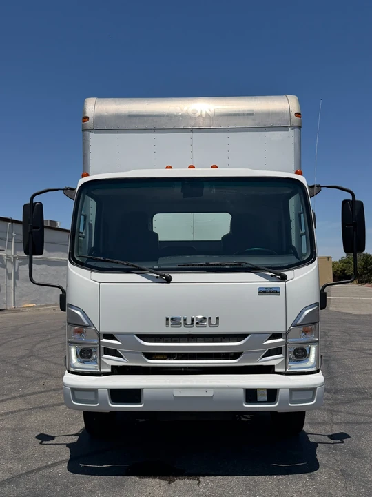 2023 Isuzu Elf - Image 2 of 27