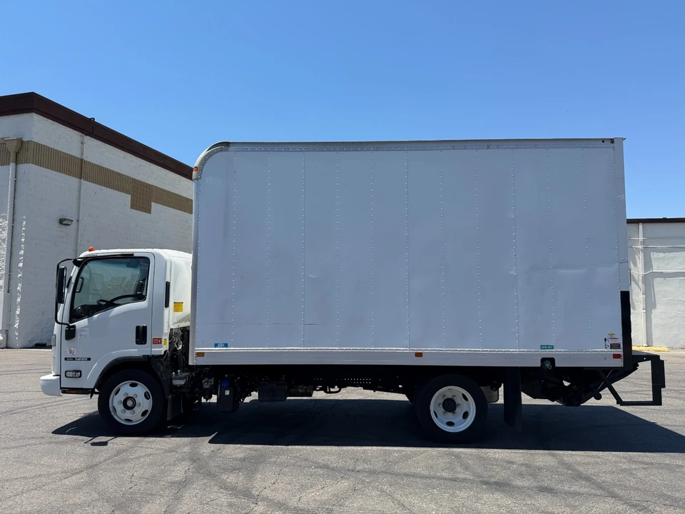 2023 Isuzu Elf - Image 10 of 27