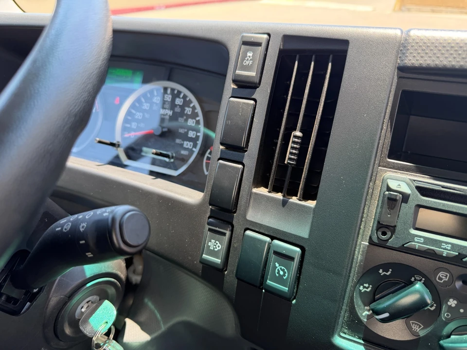 2023 Isuzu Elf - Image 21 of 27